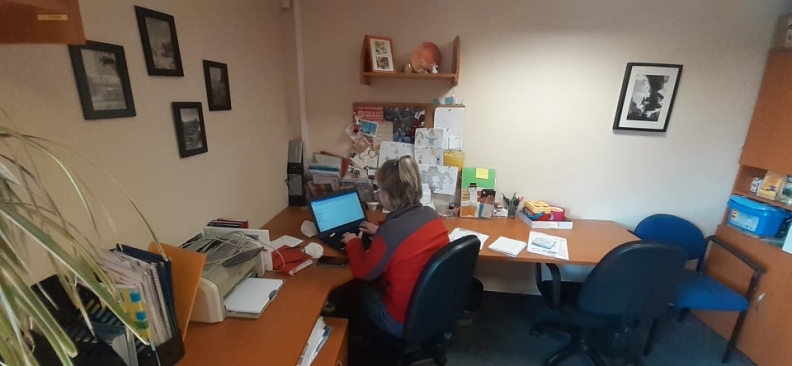 Naše služby fungují i nadále Naše služby fungují i nadále